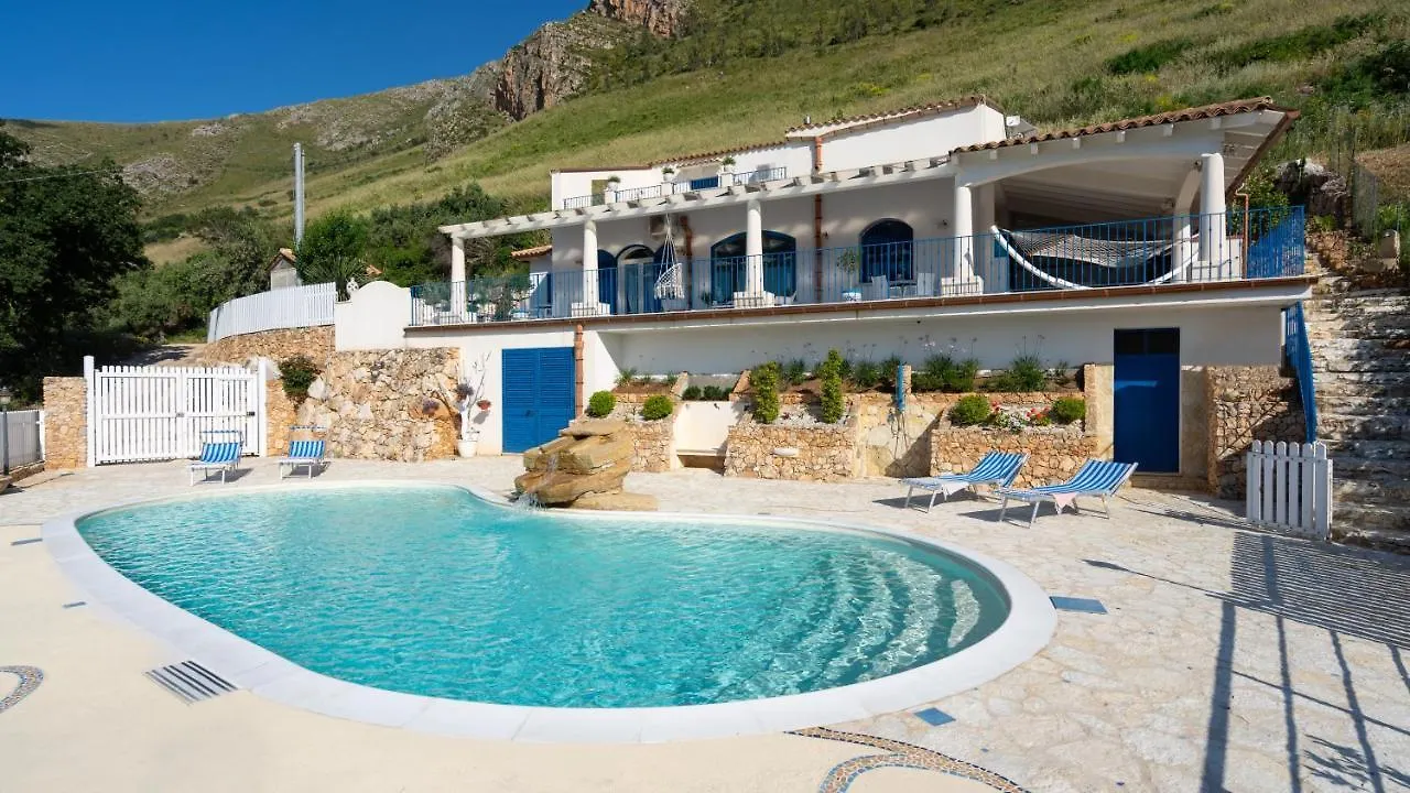 Villa Olimpia 6&2, Emma Villas location